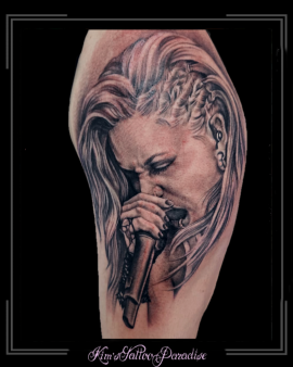 arch-enemy-Alissa-White-Gluz1