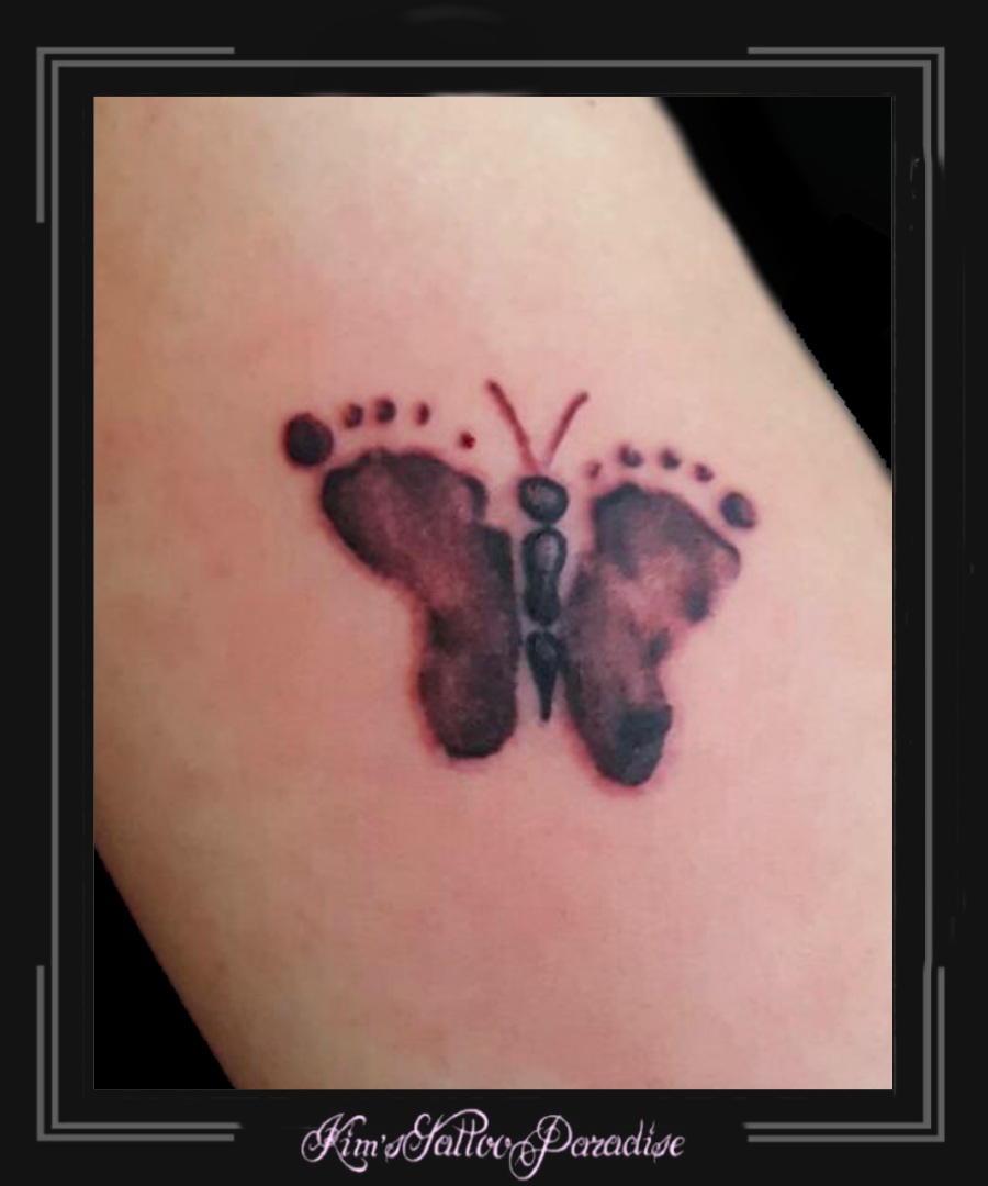 bus ritme Regeren baby voetjes vlinder arm | Kim's Tattoo Paradise