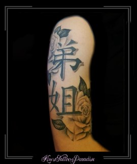 chinees japanse chinese tekst rozen bloemen bovenarm