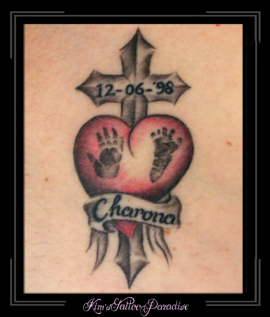 gedenktattoo kruis en hart