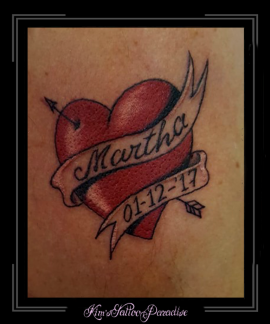 hart,namen,datum,cijfers,gedenktattoo,bovenarm,