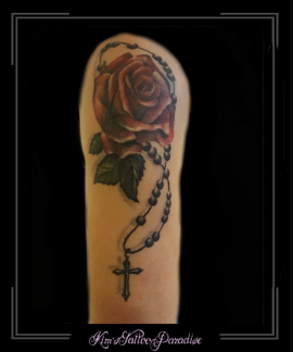 rozenkrans, roos bovenarm kruis