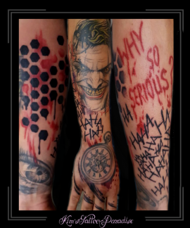 sleeve,onderarm,polka trash,the joker,dots,oog,ogen,tekst,kompas,