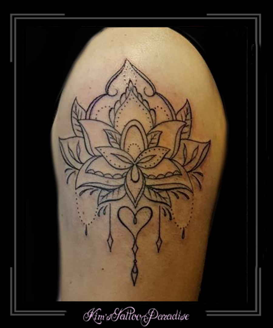 mandala lotusbloem bovenarm