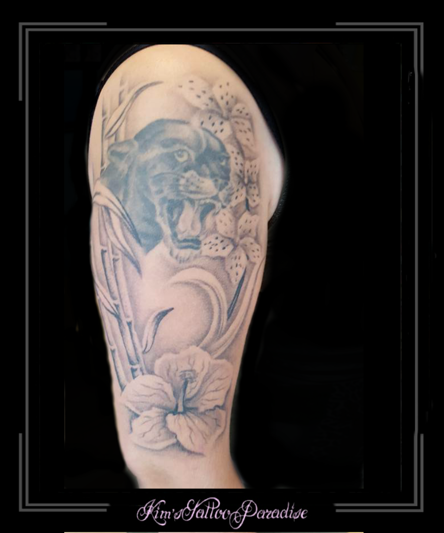 panter bovenarm met lotus en bamboe