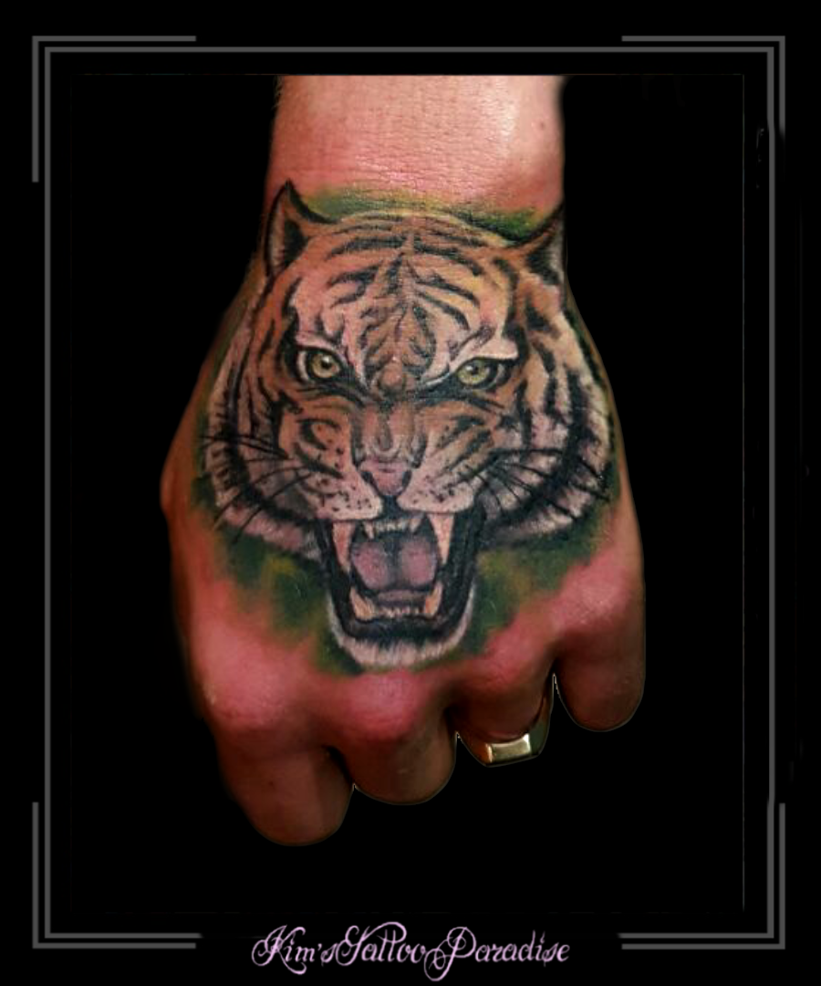 tijger op hand